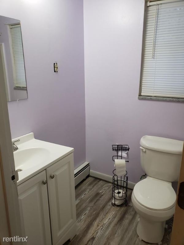 Building Photo - 4 br, 1.5 bath House - 64 Edison Street