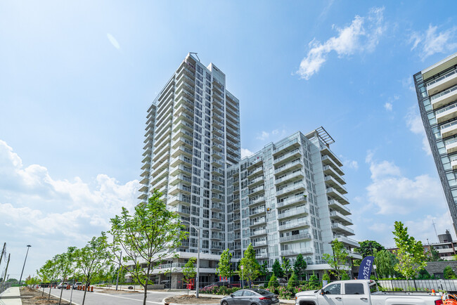 Building Photo - 10 Deerlick Crt