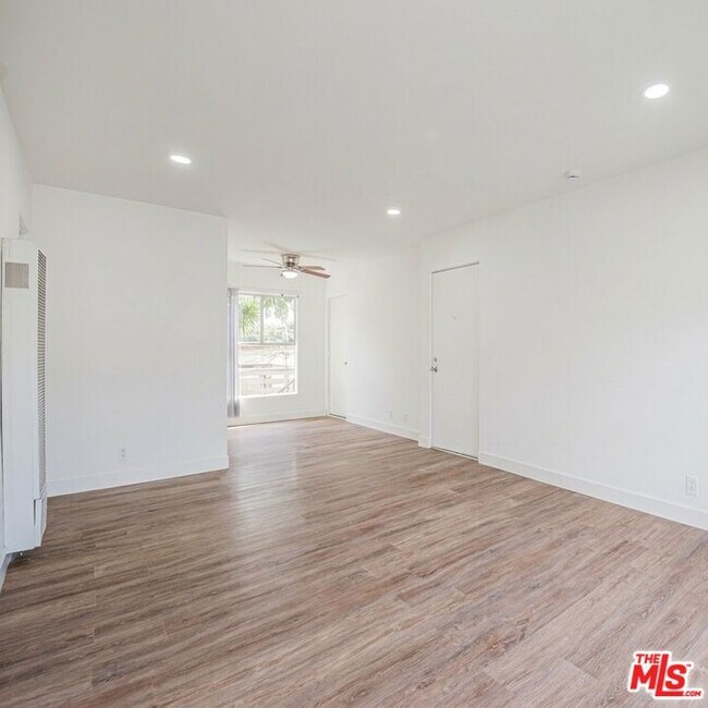 Foto del edificio - 3370 W 83rd St