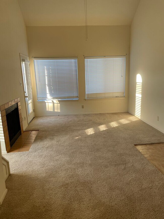 Foto del edificio - 2 bedroom 2 full bath loft condo, washer and dryer included