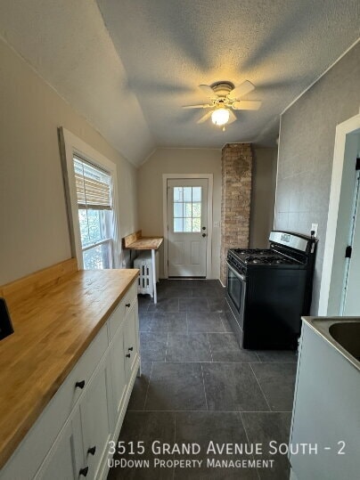 Foto del edificio - 3515 Grand Ave S