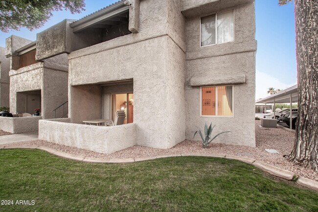 Foto del edificio - 4444 N Paradise Vlg Pkwy S