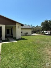 Building Photo - 10531 Meadow Hill Dr