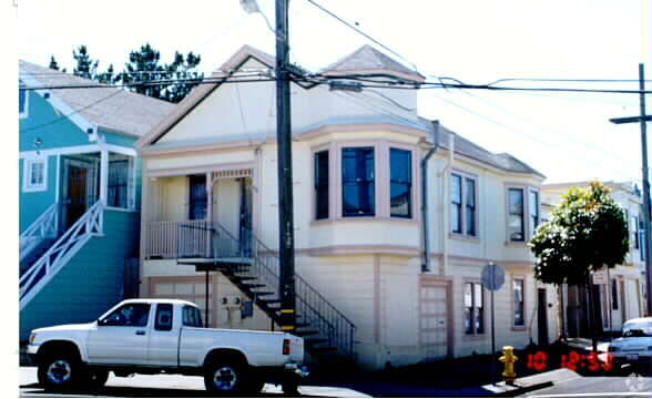 Primary Photo - 102 Templeton Ave