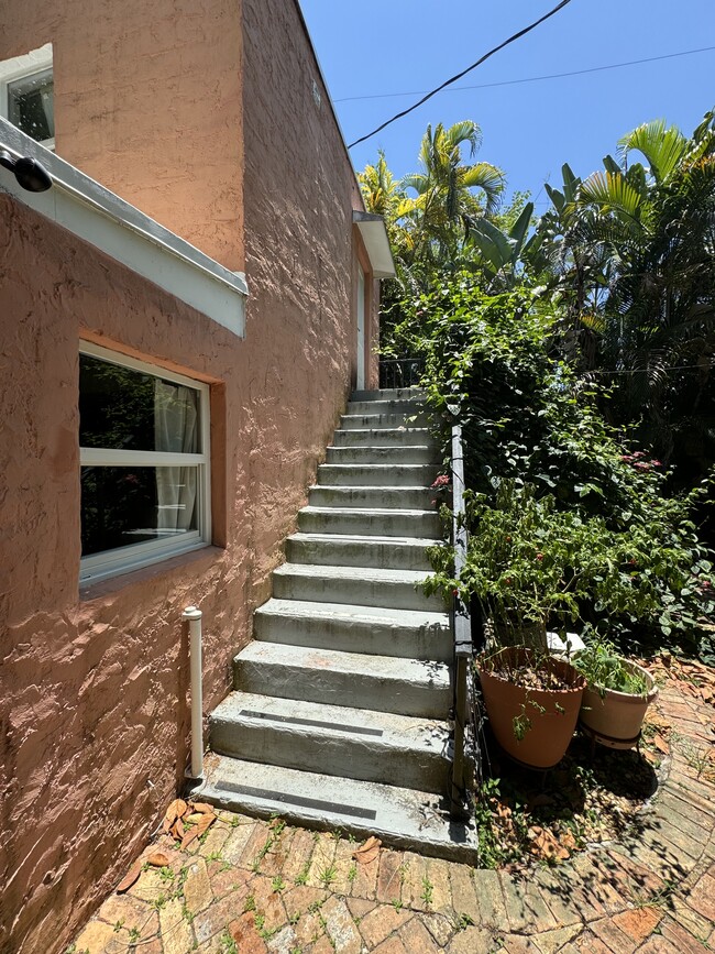 Building Photo - 822 Milan Ave