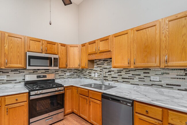Building Photo - 211 Lorien Ct