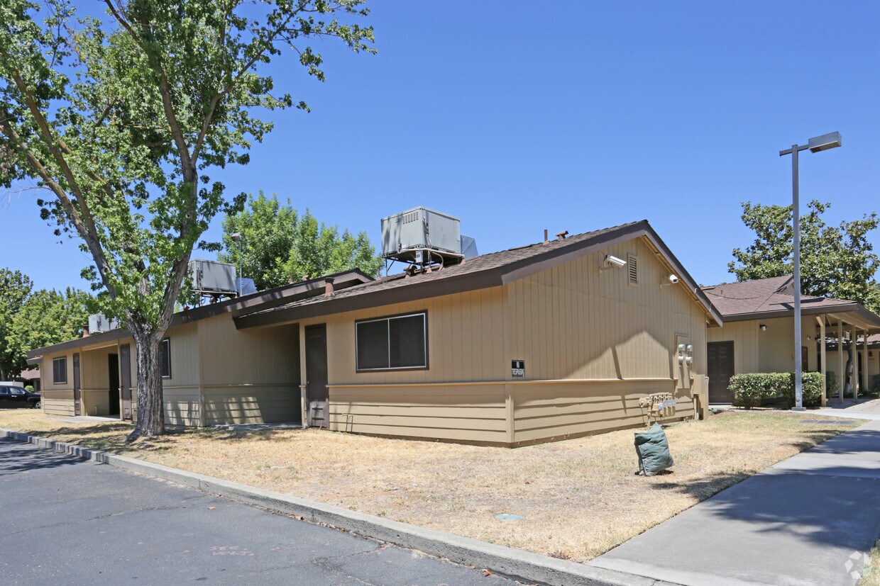 Primary Photo - Kings View Apartments