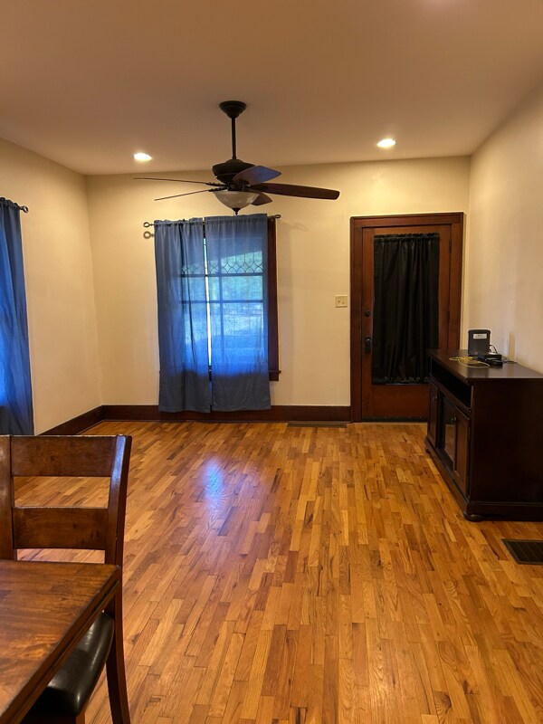 Foto principal - 1325 N Adams St