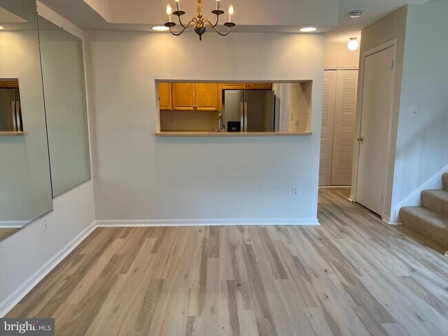 Foto del edificio - 6015 Netherton St