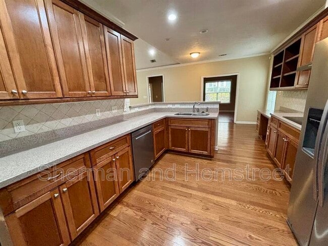 Building Photo - 2002 Amberley Dr