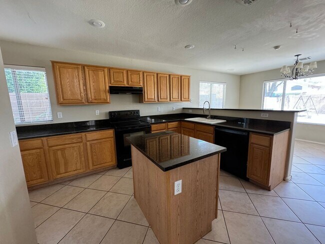 Building Photo - 3 Bedroom - 2.5 Bath - 1510 Sq Ft. Home wi...