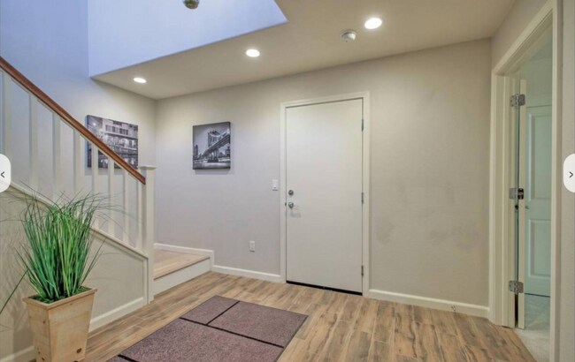 Entrada - 2565 Day Sailor Ct