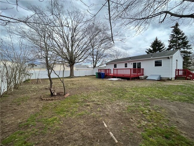 Building Photo - 108 Perry Ave