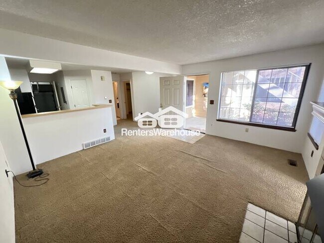 Foto del edificio - Elegant 2-bedroom 1-bathroom Single Story Townhome-NEW Carpet