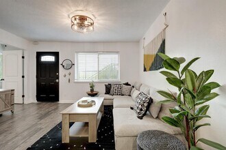 Building Photo - 1202 Newning Ave