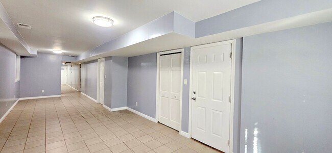 Foto del edificio - 2444 W Homer St