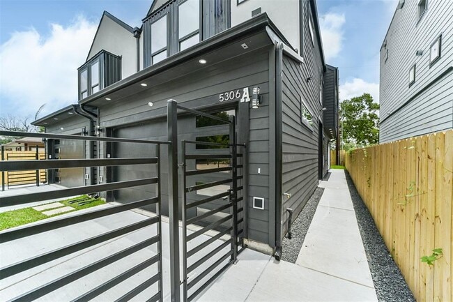 Building Photo - 5306 Tarawa Rd