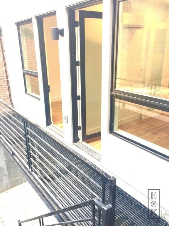 Foto del edificio - Throop Ave