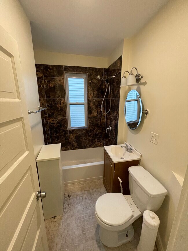 Building Photo - 183 Howard Ave