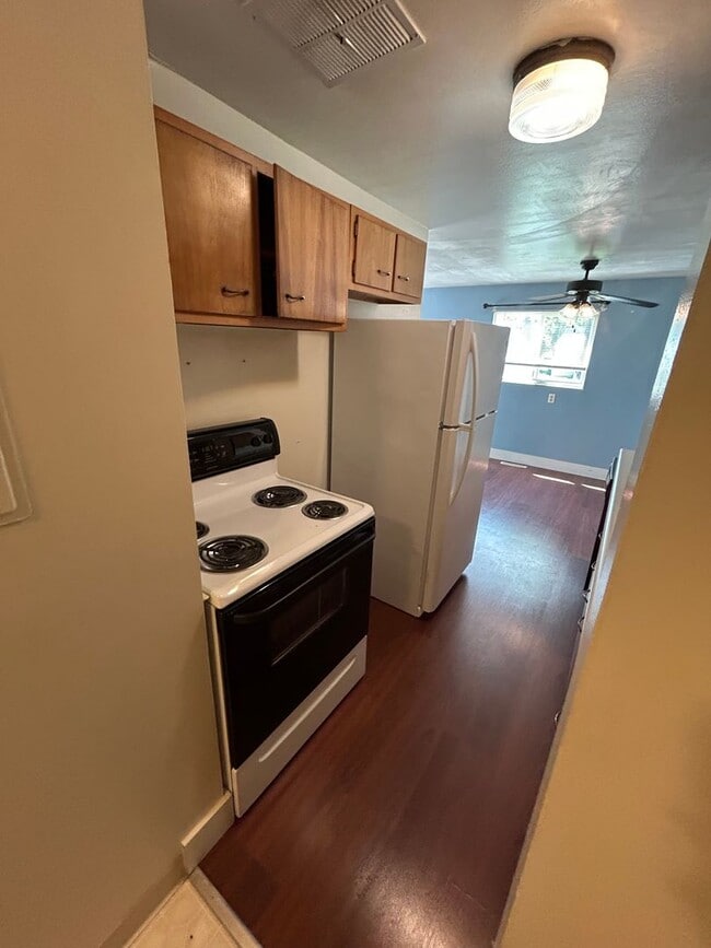 Building Photo - 838 Avenue C