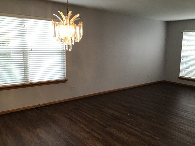 Building Photo - 1700 Sierra Highlands Drive