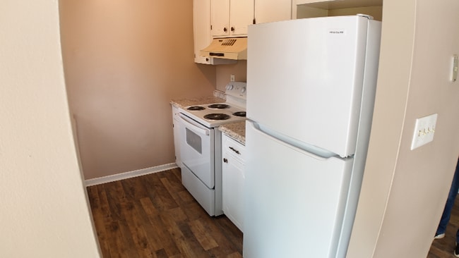 Building Photo - 100 Highland Forest Dr