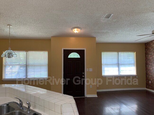Foto del edificio - 7441 Orlando Ave