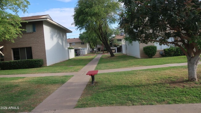 Foto del edificio - 1627 W Hazelwood St