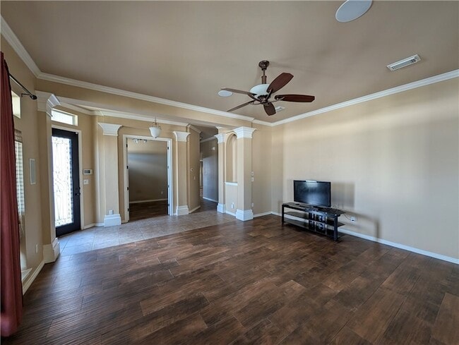 Building Photo - 7413 Long S Dr