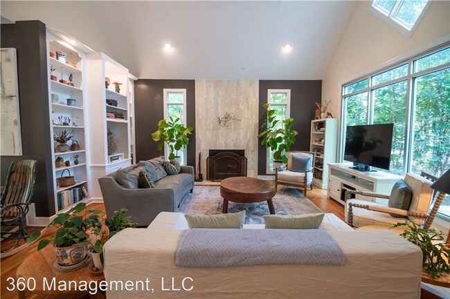 Foto del edificio - 4 br, 3.5 bath House - 684 Highland Road