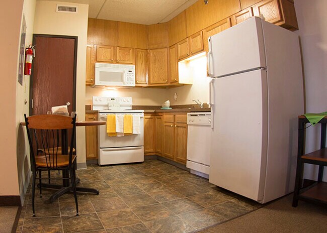 Building Photo - 500 Club Apts
