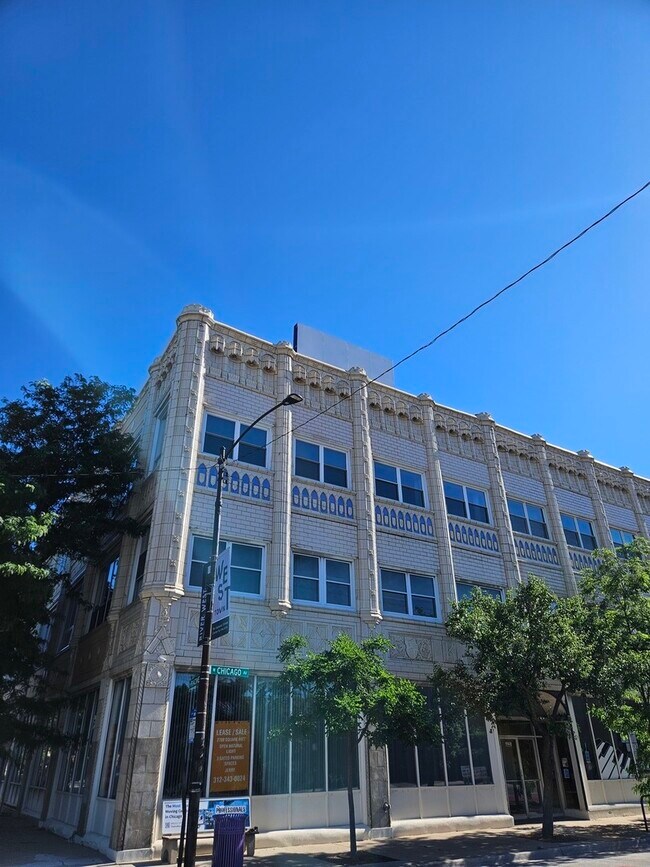 Building Photo - 809 N Racine Ave