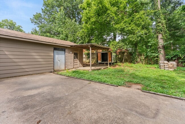 Building Photo - Completely Renovated 4 bedroom 3 bath home...