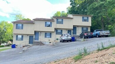 Building Photo - 3026 Blue Springs Rd SE