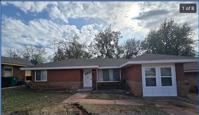 Photo - 1212 NE 44th St House