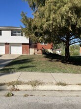 Building Photo - 706 NE Orchard St