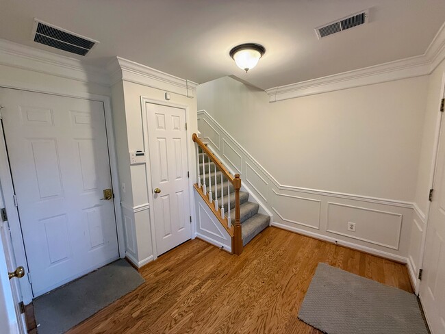 Foto del edificio - 6020 Lincolnia Rd