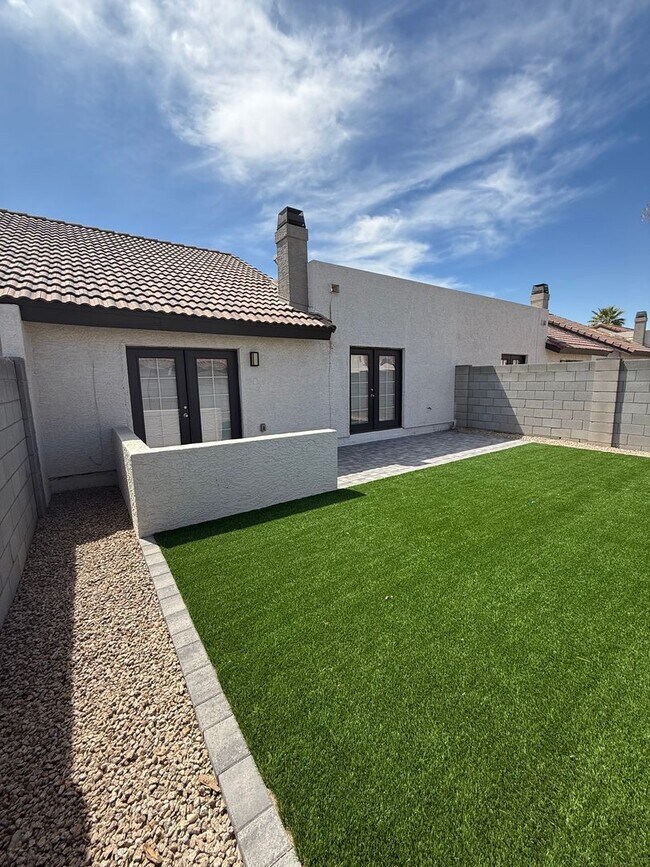 Photo - Central Phoenix Townhome Oasis – 2 Bed, 2 ...