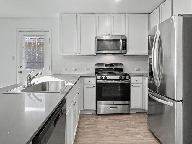 Foto del edificio - Comfortable 3-Bedroom/2-Bath in Growing Far Northwest