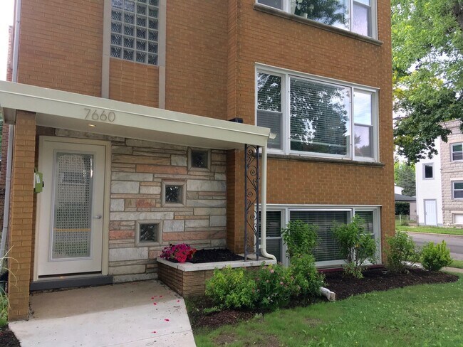 Foto del edificio - 7660 Adams St