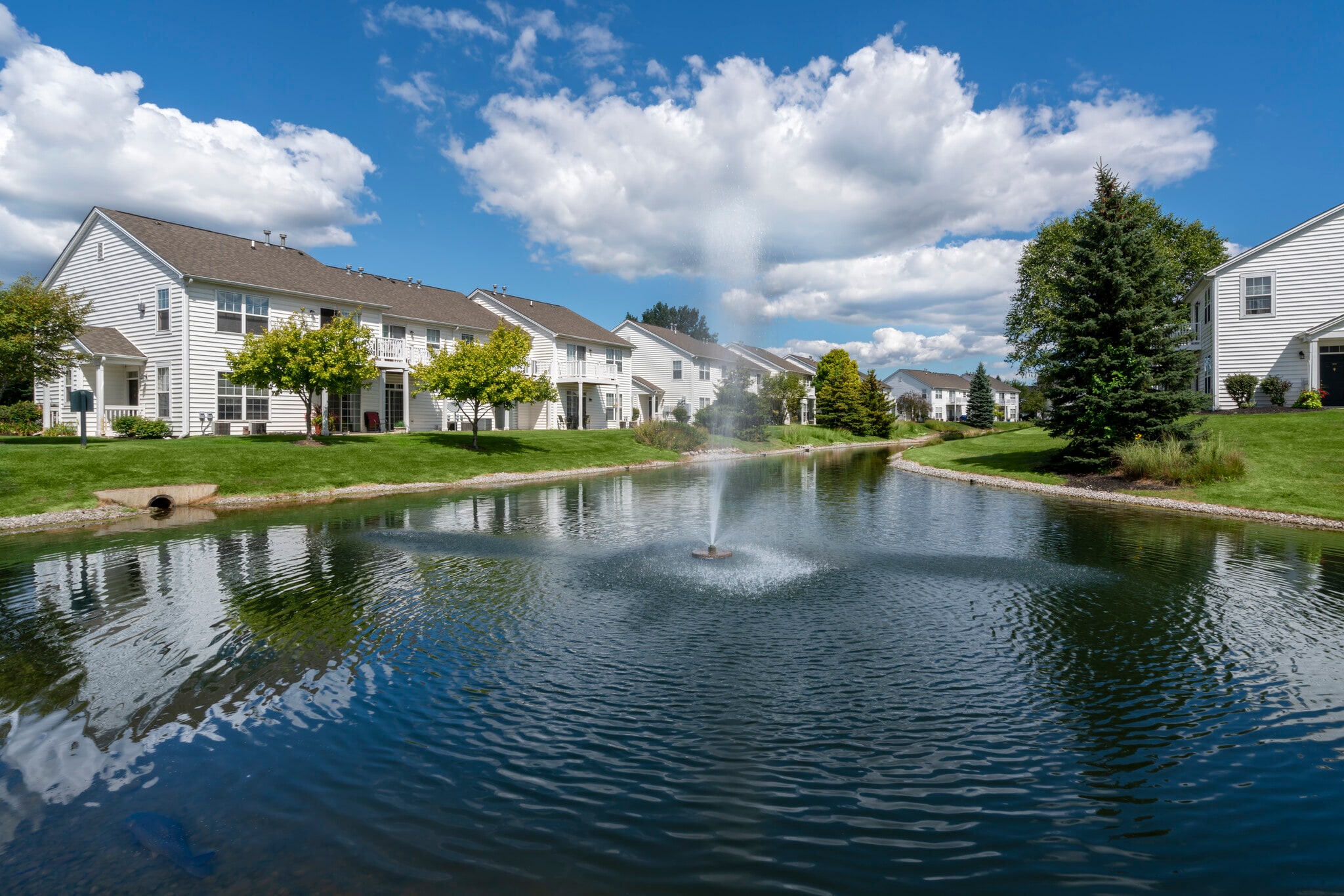 Sylvan Lakes Apartments – photo 2