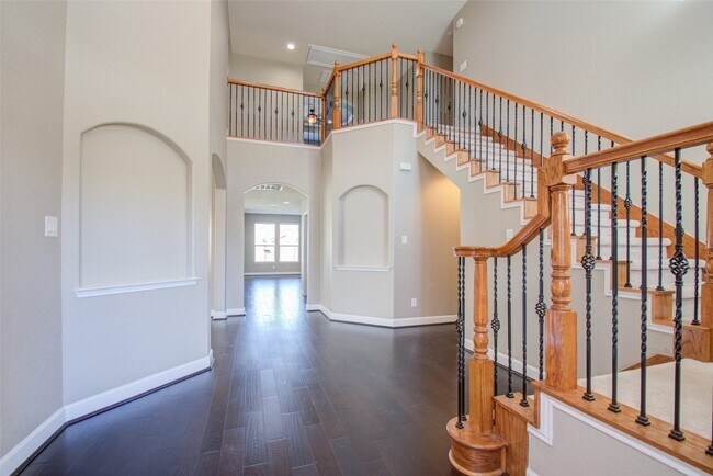 Building Photo - 15307 Macy Dr