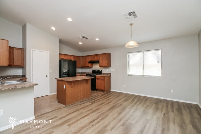 Foto del edificio - 45671 W Rainbow Dr