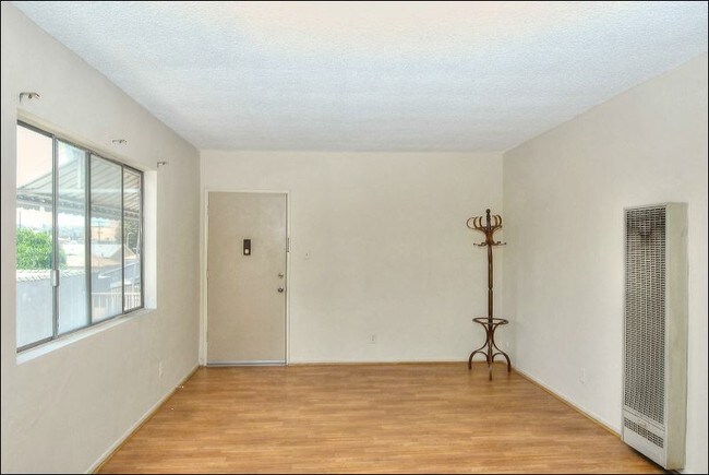 Foto del edificio - 3445 Edgehill Dr