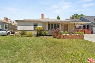 Building Photo - 3016 Greenfield Ave