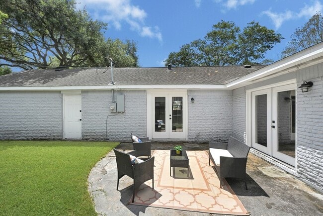 Building Photo - 5634 Cerritos Dr