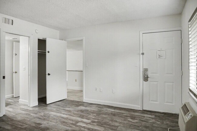 Foto del edificio - 2791 N Poinciana Blvd