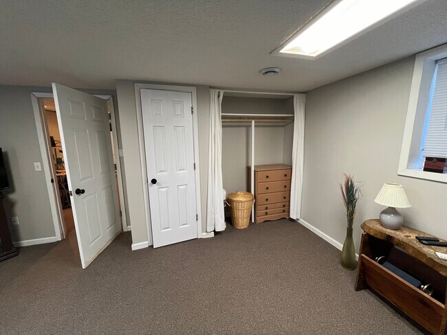 Foto del edificio - 813 1st Ave NE