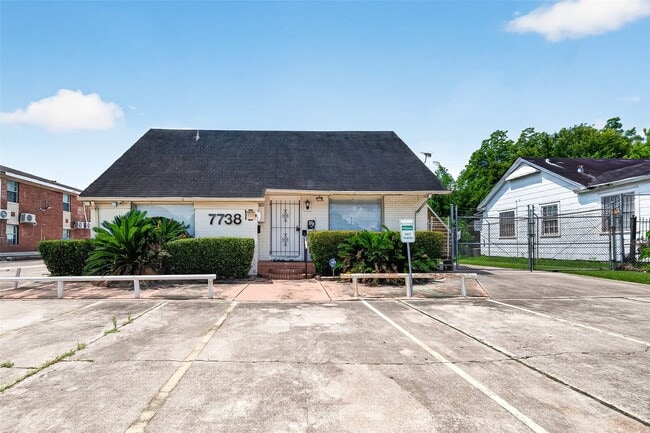 Building Photo - 7738 Park Pl Blvd