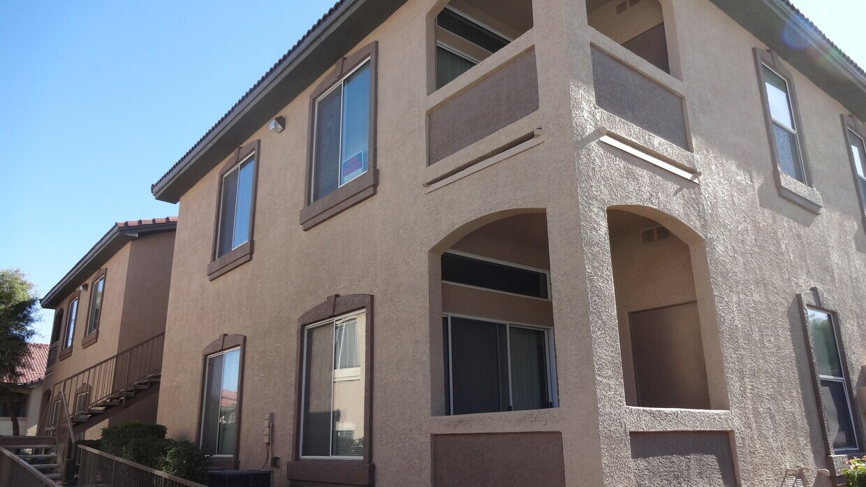 Foto del edificio - SECOND STORY CONDO IN GATED COMMUNITY WITH...